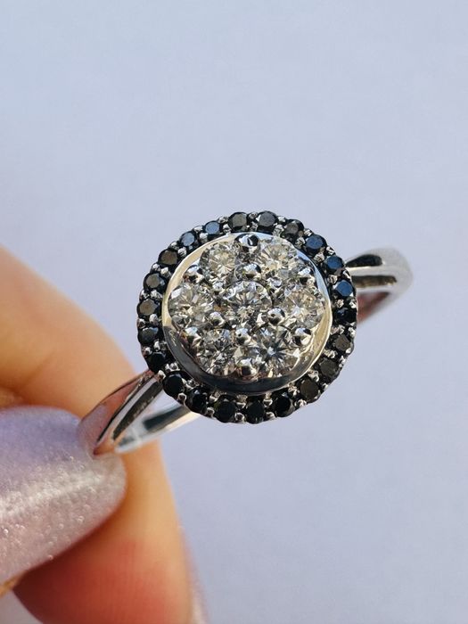 Золотое кольцо с бриллиантами