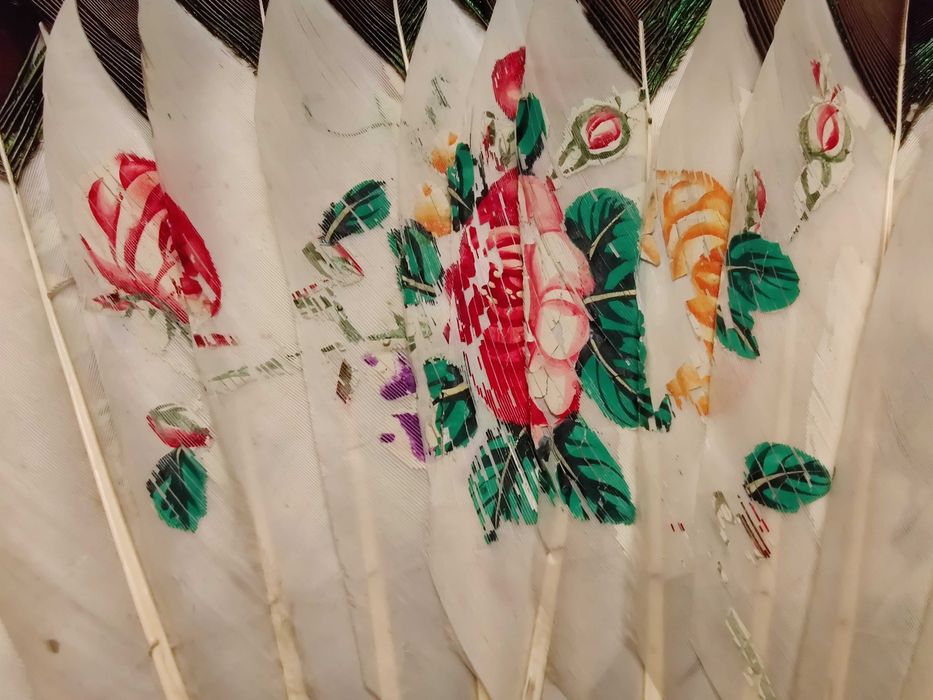 Leque muito antigo, pintado, com caixa charão original