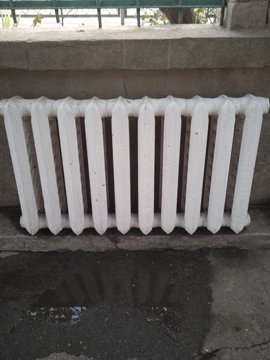 Радиатор , батарея чугунная