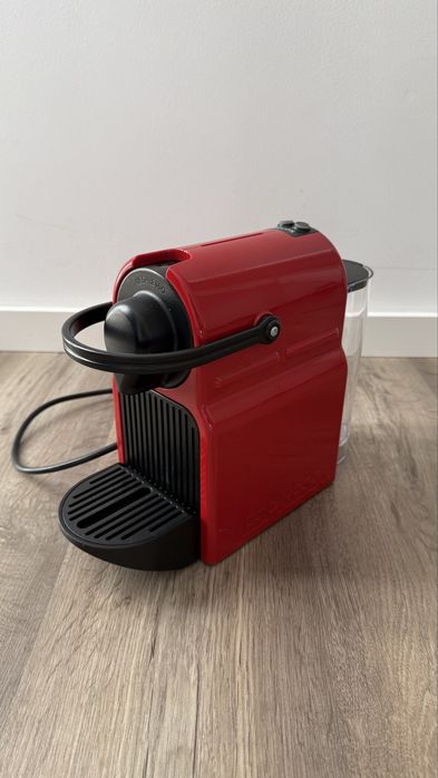 Máquina café Nespresso Inissia - Vermelha