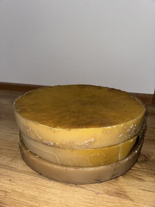 Продам бджолиний віск 1 сорт