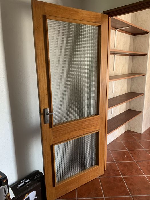 Portas Interiores em Madeira Maciça de Carvalho com Vidro Texturado