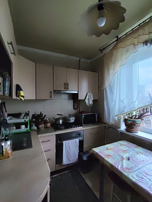 Продається трикімнатна квартира на масиві, в м.Васильків. 48000$