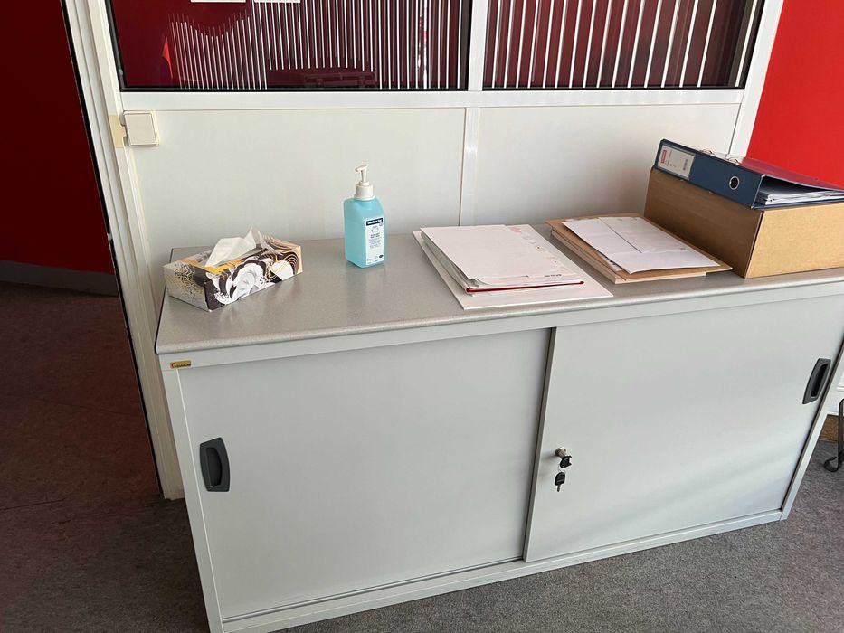 Montagem pequeno escritório. tenho o que precisa