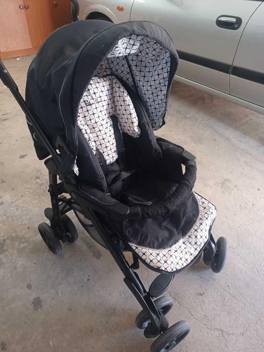 Carrinho bebé preto e branco