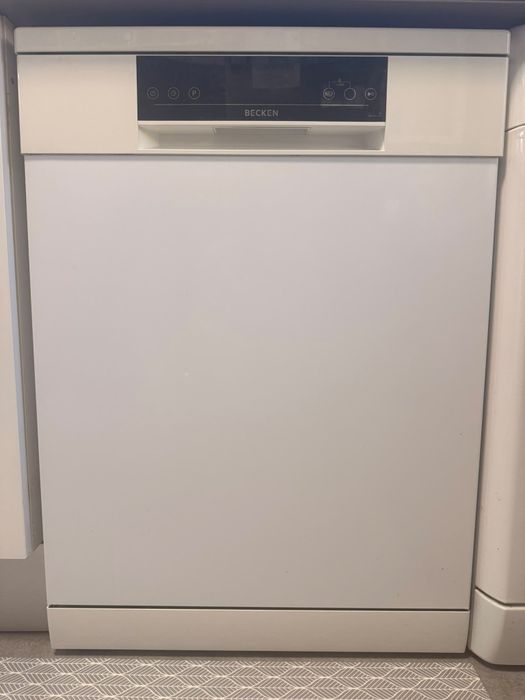 Máquina de Lavar Loiça BECKEN – Bom Estado e Totalmente Funcional