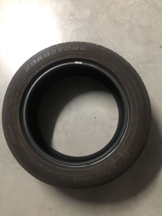 Pneu ROADSTONE 235/55R18
