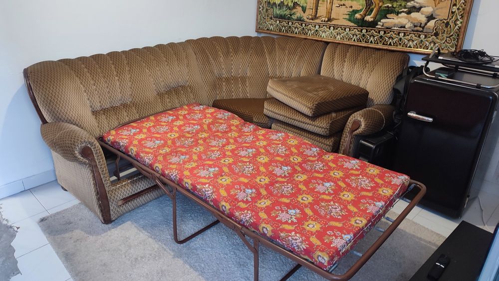 Sofá cama semi novo em L