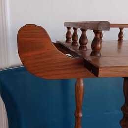 Carrinho de chá/bar antigo em madeira nobre com rodas e pega #