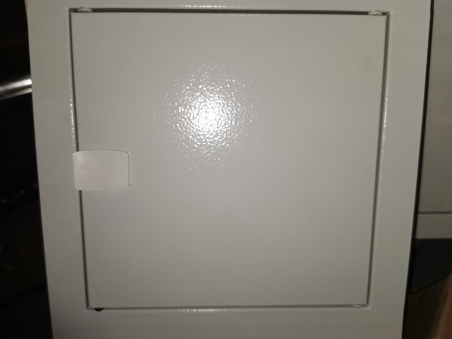 Drzwiczki rewizyjne metalowe z zamkiem lub na klik