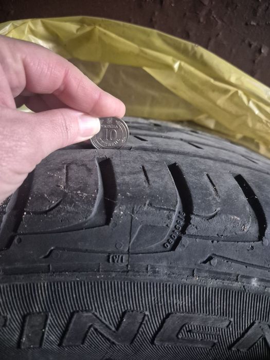 Продам літні  шини Континенталь Кросс Контакт 235/65/17 в добромустані