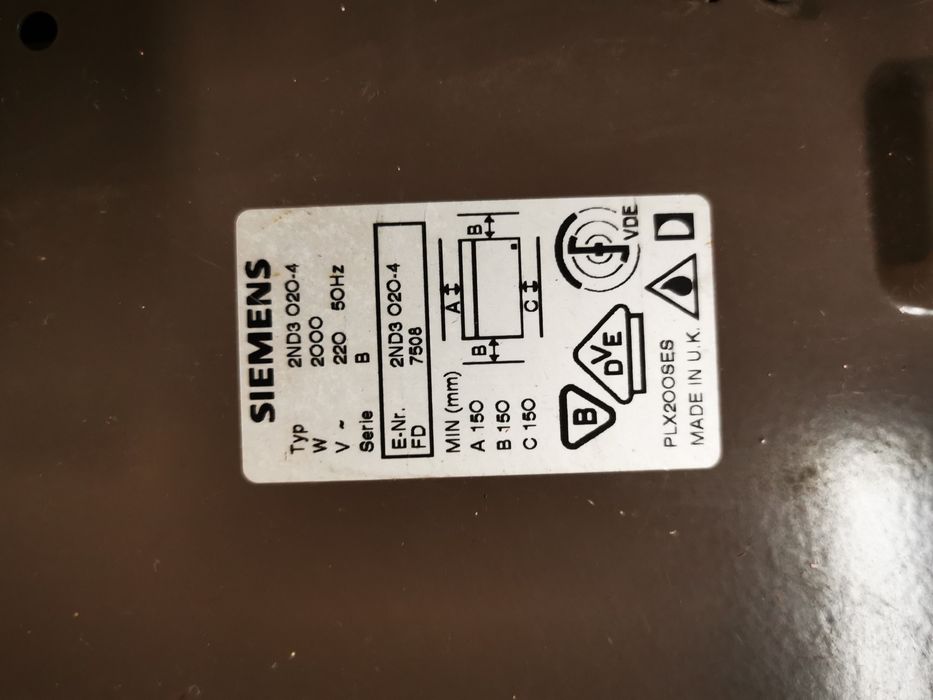 Piecyk elektryczny na ścianę. Dobrze ogrzewa 20m2