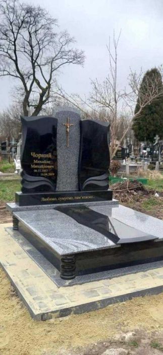 Встановлення пам'ятників Чернівці.