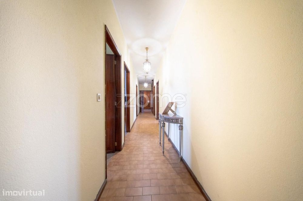 Moradia T4 com amplas áreas e elevado potencial em Mancelos