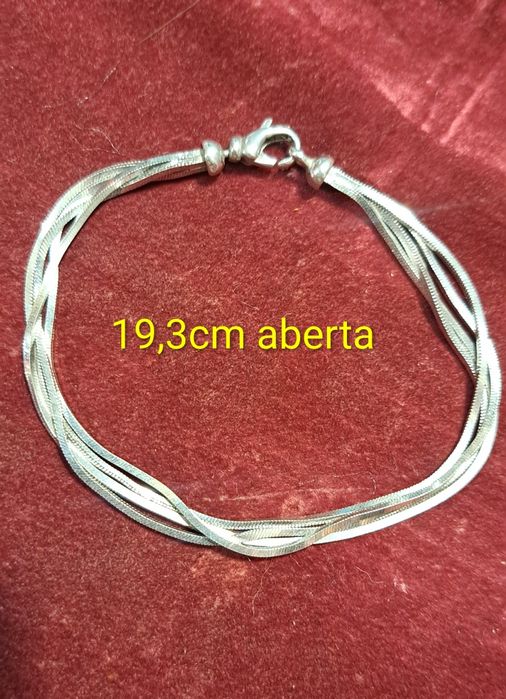 Pulseiras em Prata contrastada.