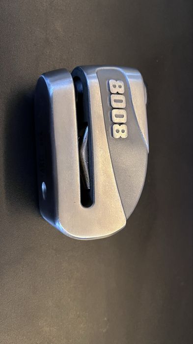 Blokada Abus 8008 na tarczę hamulcową motocykla