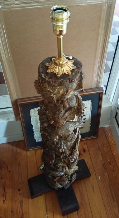 Candeeiro Pé Madeira Talhada