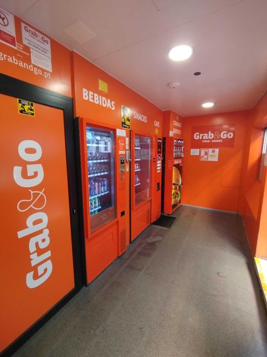 Trespasse de Loja com Máquinas de Vending Automático
