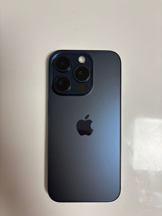 iPhone 15 pro / 128 GB, niebieski, bateria 88%, szkło + case