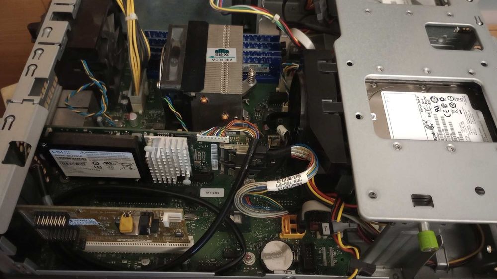 mini serwer Fujitsu TX120 S3 Xeon, 16GB RAM ECC, 4xSAS 600GB+SSD, RAID-SAS homelab