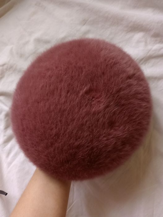 Włoski burgundowy beret z angory
