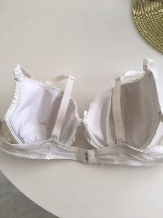 Biustonosz usztywniany