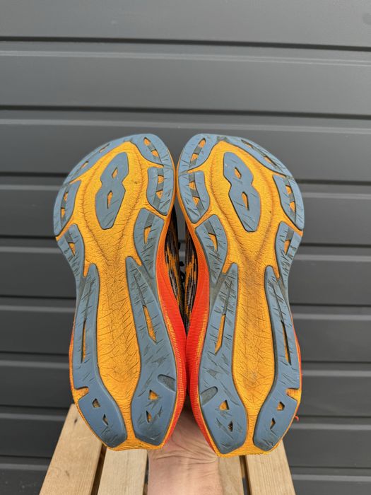 Кросівки asics novablast 42,5