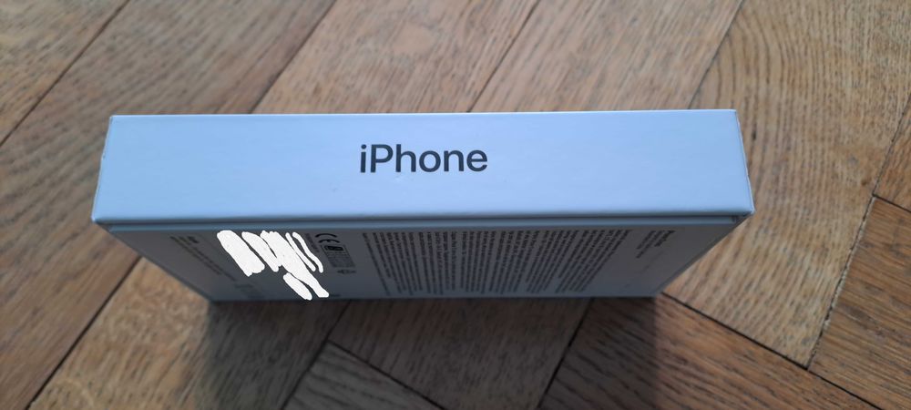 Puste opakowanie po iPhone 13 mini