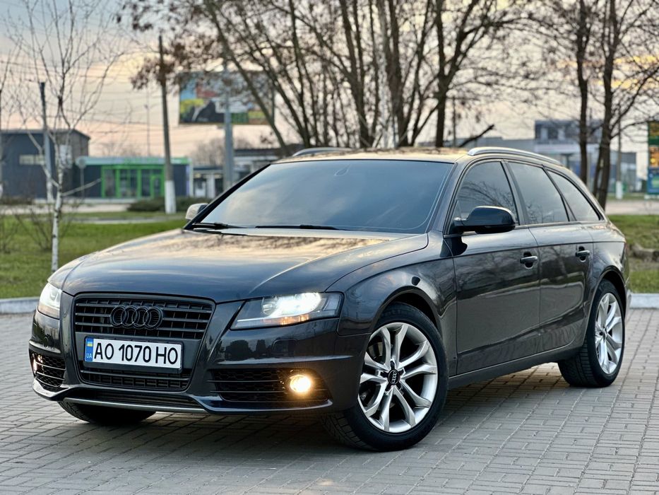 AUDI A4 b8 2.0 дизель  2011 р.