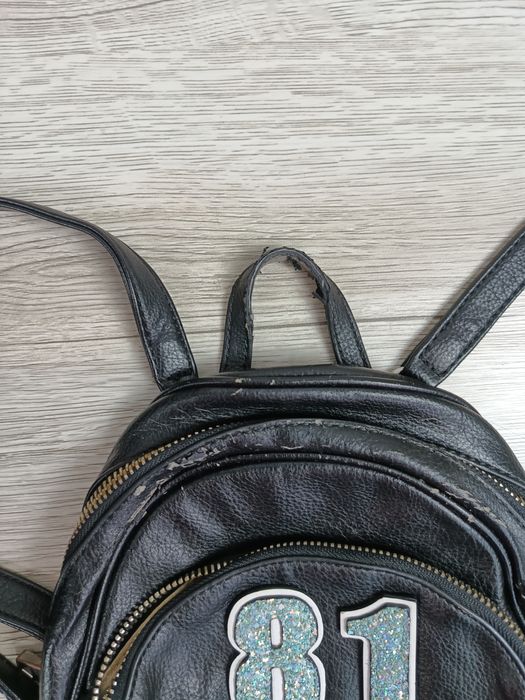 Damski plecak na plecy Guess 81 pojemny