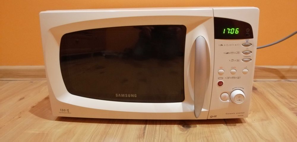 Kuchenka mikrofalowa z grillem Samsung CE287DN, TDS, emalia, 23 litry,