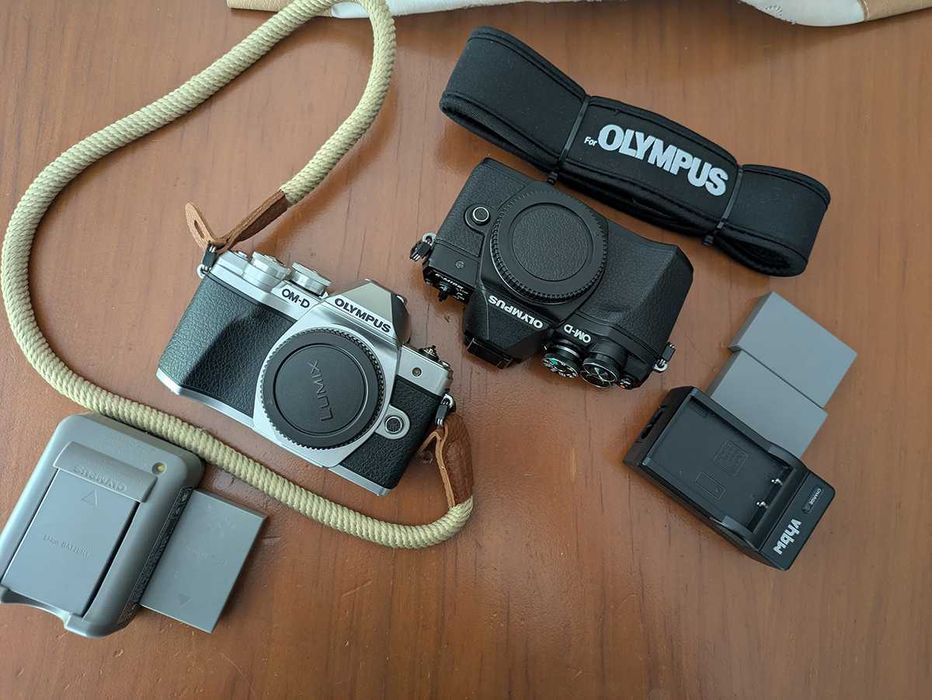 Máquina Olympus OM-D E-M10 III Silver/Black ("c/novas")