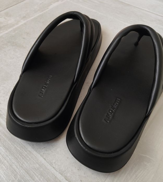 Легкі, шкіряні в'єтнамки