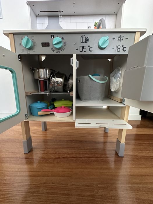 Cozinha multifuncoes em madeira com acessorios