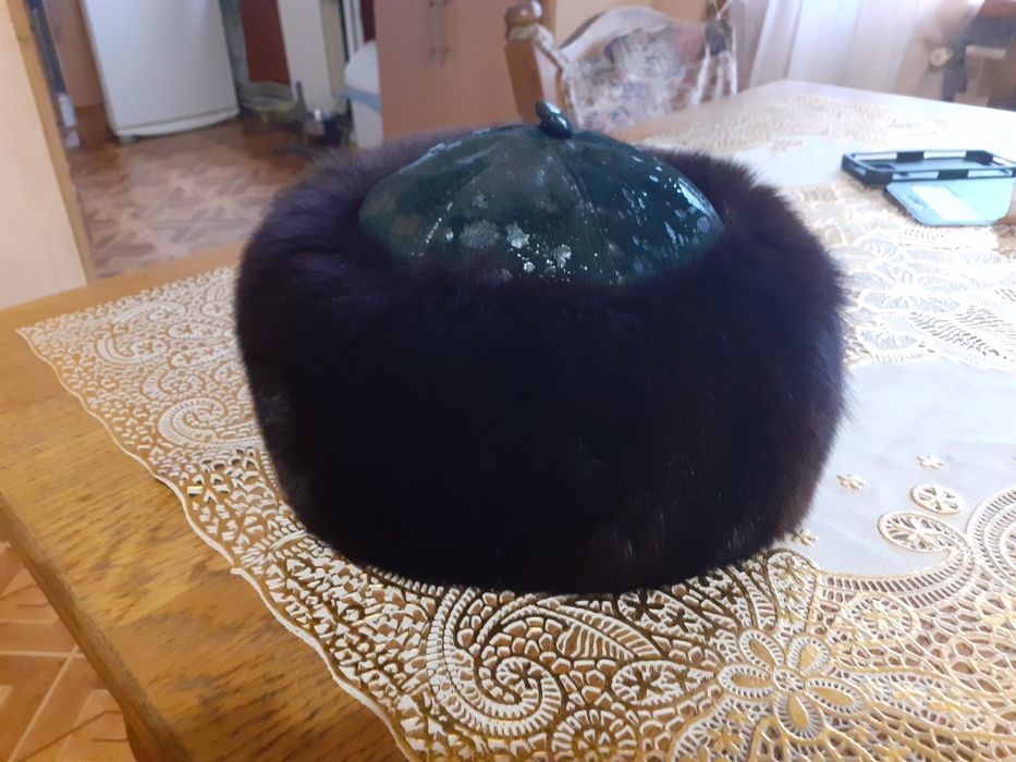 Женская меховая шапка