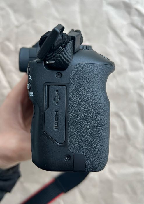 Продам фотоапарат Canon EOS R100 у стані нового.