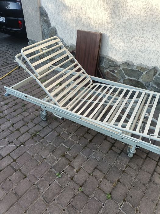 Ліжко для лежачого хворого