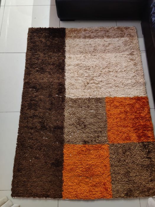 Mesa com tampo de vidro + 6 cadeiras (oferta de tapete e decoraçao)