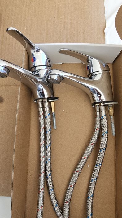 Torneiras  de casa de banho novas( lavatório)