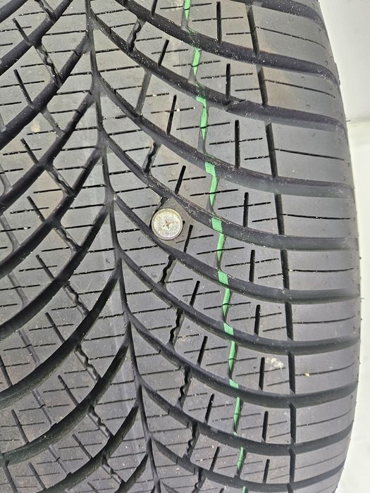 Opona 215/55 R17 GoodYear Vector 4season 2025rok