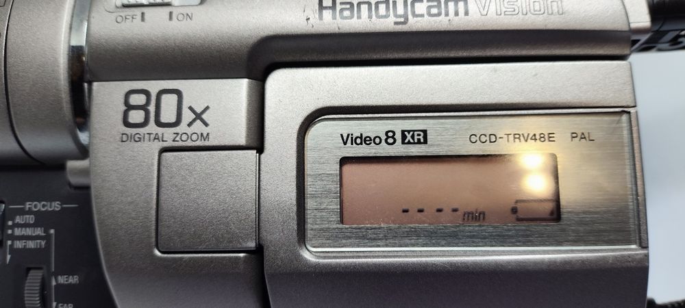 Видеокамера Sony Handycam CCD-TRV48E