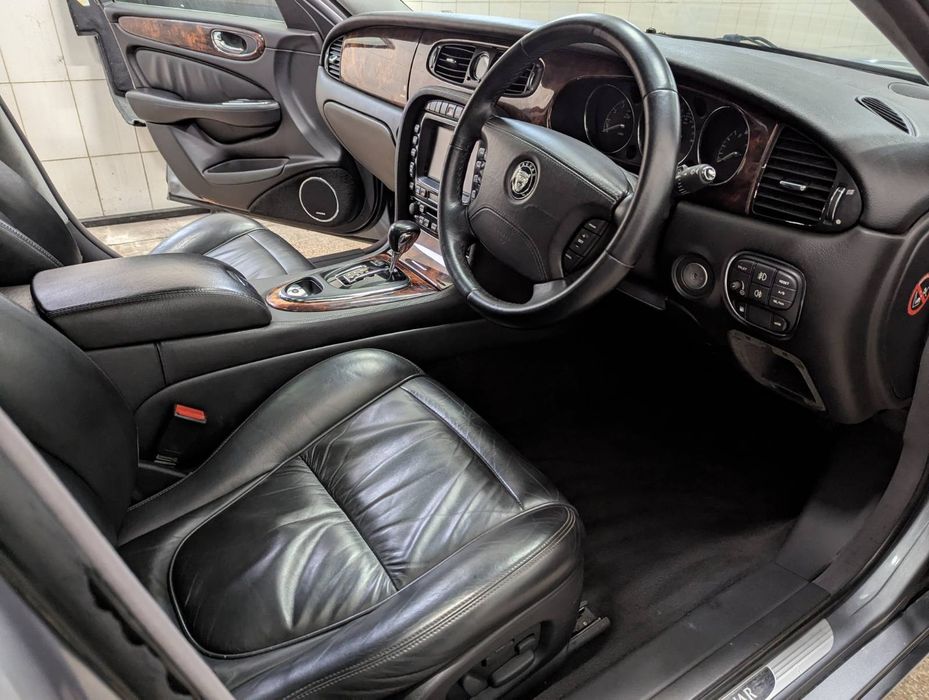 Розбираю на болти JAGUAR XJ8 X350 SOVEREIGN 4.2  Лонг 2006р.