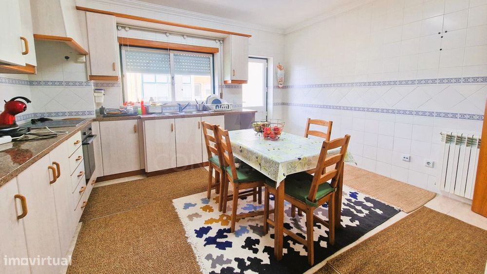 Apartamento T2, com elevador e estacionamento - Caldas da Rainha