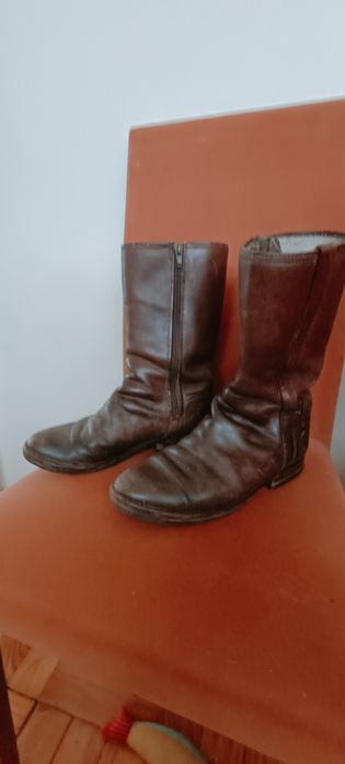 Botas em pele castanho