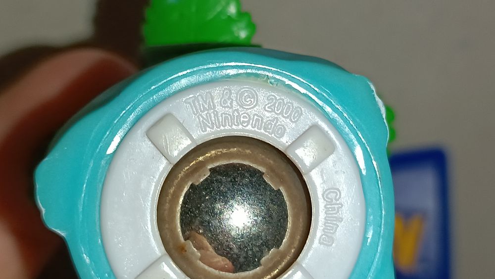 Rara Mini Figura Bulbasaur com carta Pokémon de 1999