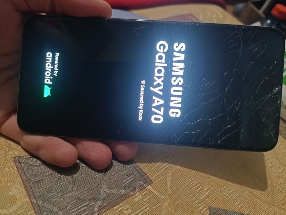 Samsung a 70.  6-128