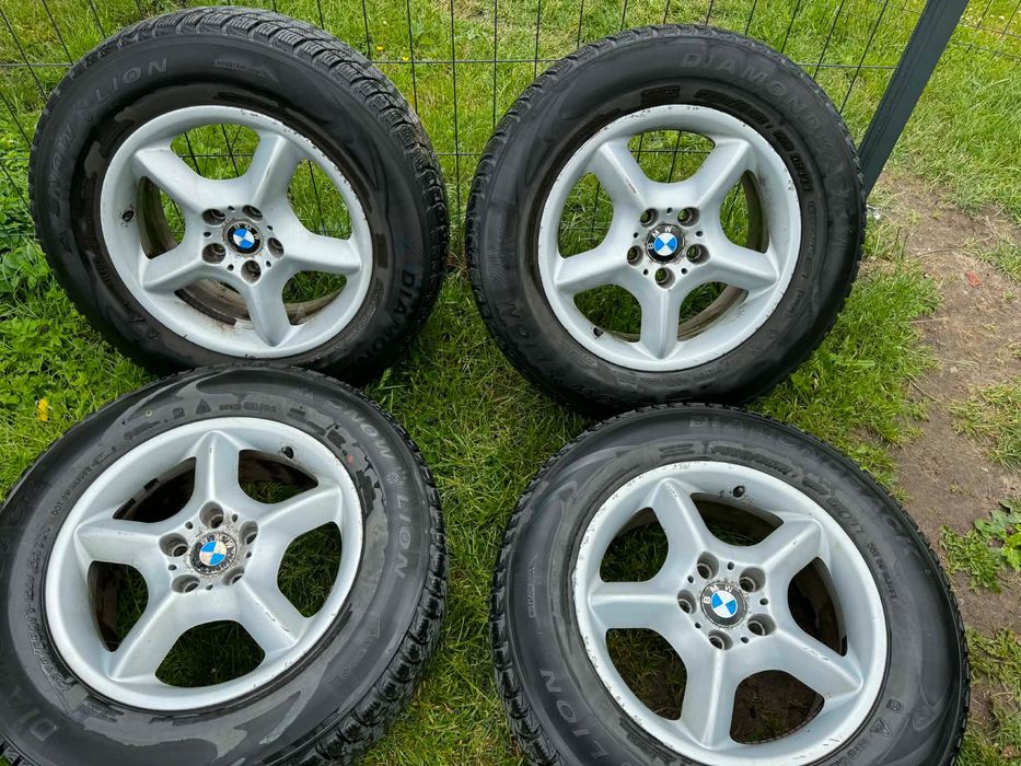 Komplet felg aluminiowych z oponami 17 bmw