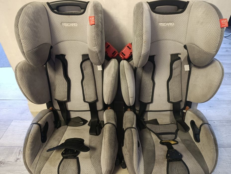 Два автокресла recaro