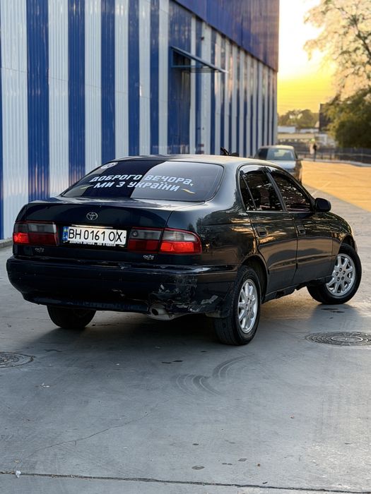 Toyota Carina E 1.6 бензин