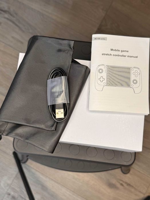 Bezprzewodowy kontroler / pad o gier mobilnych Android IOS
